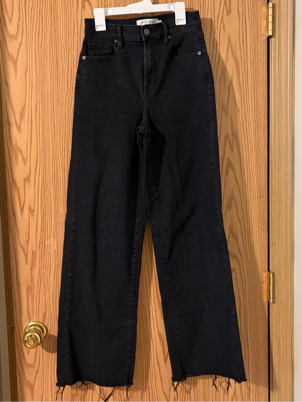 Modern Wide-Leg Black Jeans by Hidden